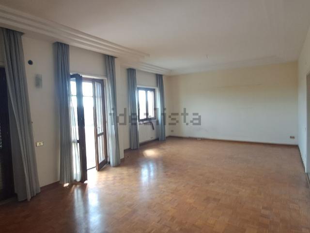 Appartamento in vendita di 110 m² in Via dell&apos Università