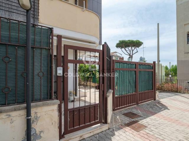 Appartamento in vendita di 110 m² in Via delle Colonie, 57