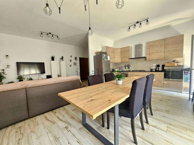 Appartamento in vendita di 110 m² in Via delle Camelie