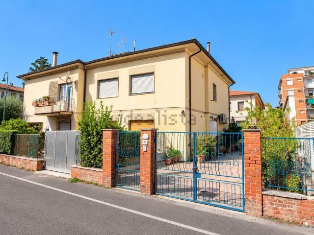 Appartamento in vendita di 110 m² in Via delle Medaglie d&apos Oro, 36