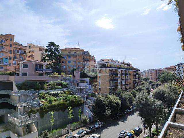 Appartamento in vendita di 110 m² in Via di Donna Olimpia, 134