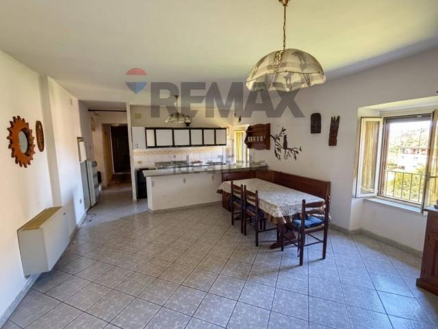 Appartamento in vendita di 85 m² in Via Duca Roberto, 8