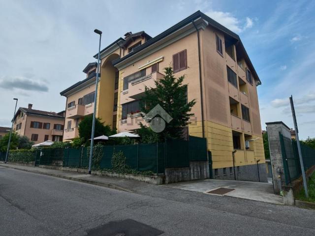 Appartamento in vendita di 110 m² in Via E. Castellotti, 3