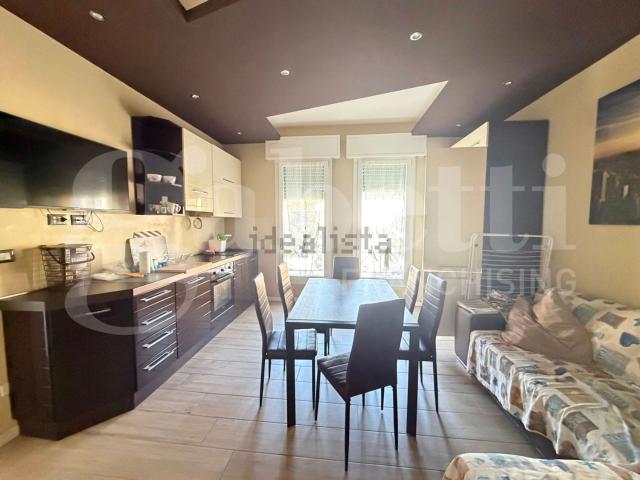 Appartamento in vendita di 110 m² in Via Emilia Ponente