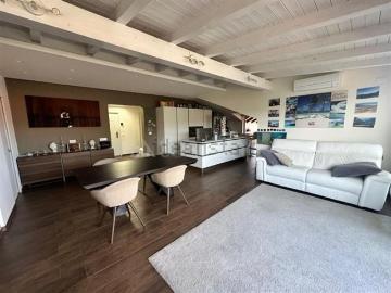 Appartamento in vendita di 110 m² in Via Eugenio Montale