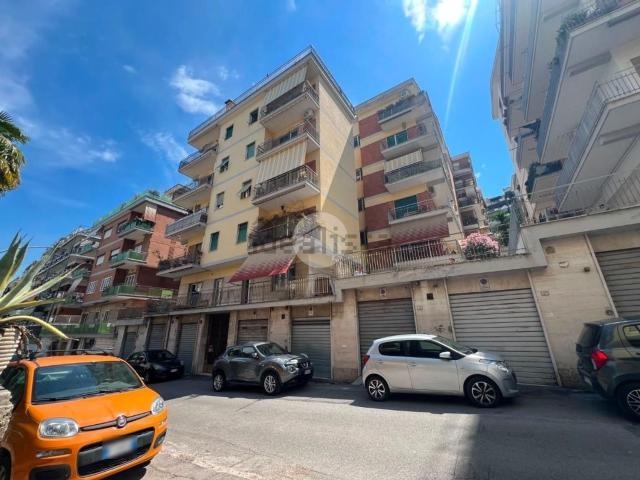 Appartamento in vendita di 110 m² in Via Francesco Bulgarini, 39