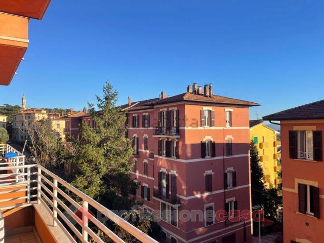 Appartamento in vendita di 110 m² in Via Fratelli Pellas