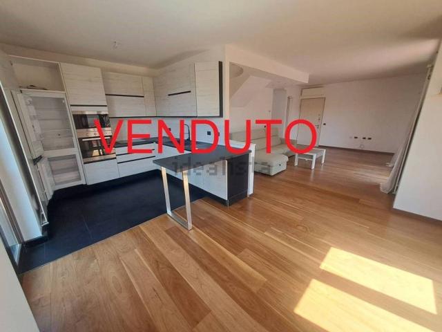 Appartamento in vendita di 110 m² in Via Fratelli Rosselli