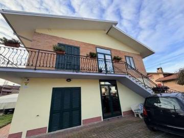 Appartamento in vendita di 110 m² in Via Lorenzona, 15
