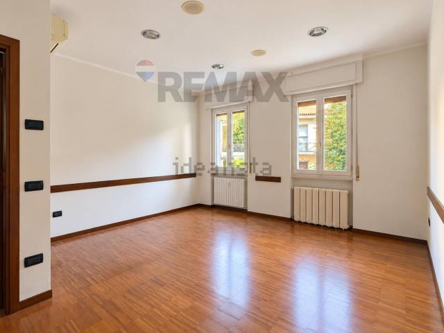 Appartamento in vendita di 110 m² in Via Luigi Basiletti, 14