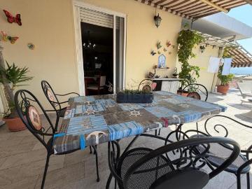 Appartamento in vendita di 110 m² in Via Luni, 2