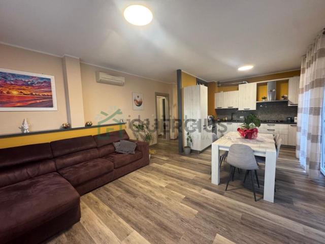 Appartamento in vendita di 110 m² in Via Montanara