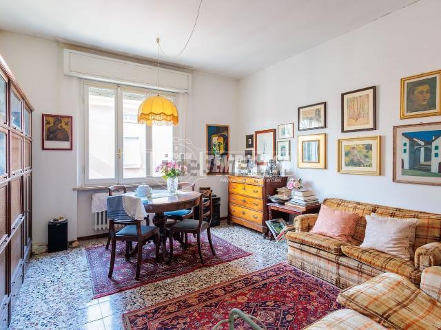 Appartamento in vendita di 110 m² in Via Martiri di Cassio, 6