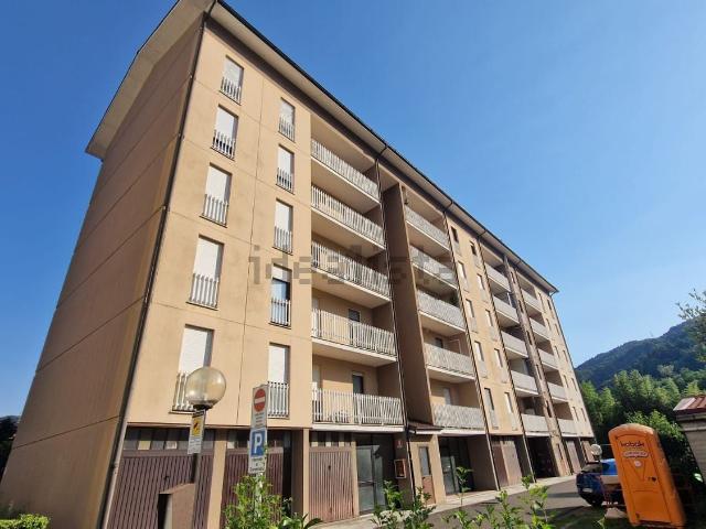 Appartamento in vendita di 110 m² in Via Salvo D&apos Acquisto, 12