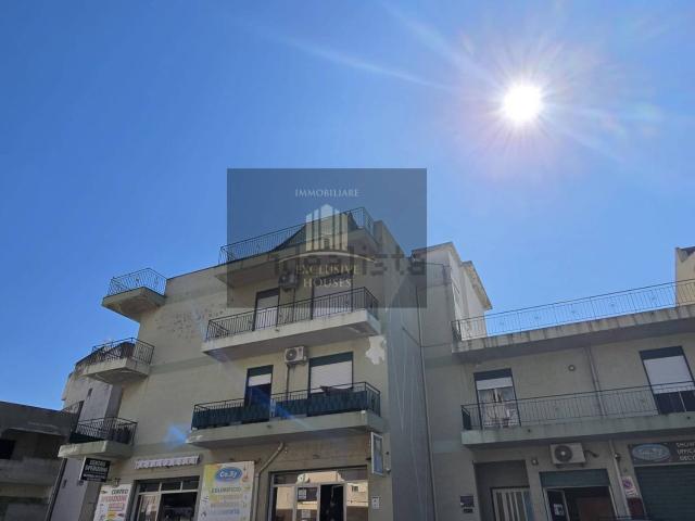 Appartamento in vendita di 110 m² in Via Salvo D&apos Acquisto, 1