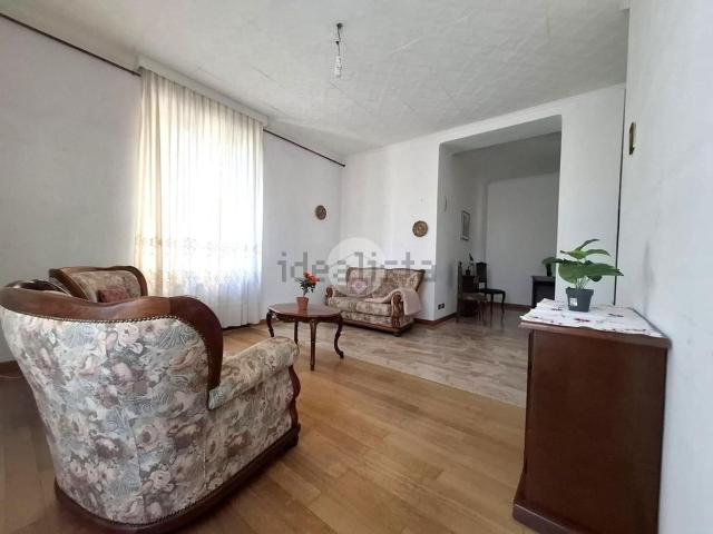 Appartamento in vendita di 110 m² in Via San Francesco D&apos Assisi, 111