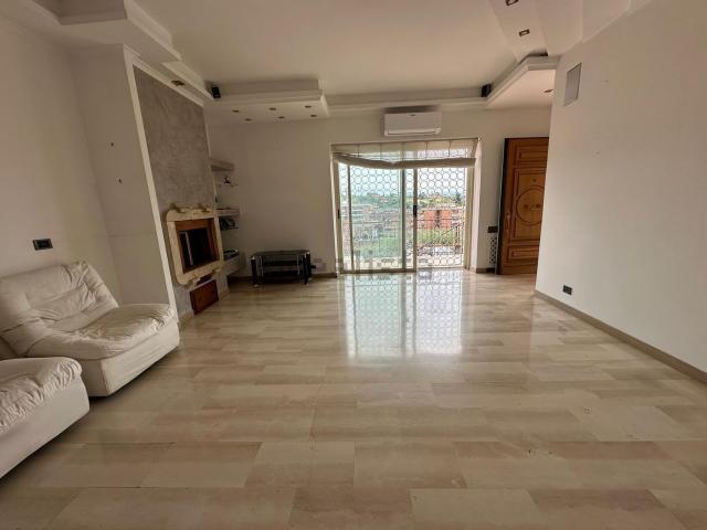Appartamento in vendita di 110 m² in Via Sant&apos  Angelo Romano, 1