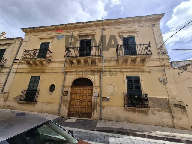 Appartamento in vendita di 110 m² in Via Sergio Sallicano, 69
