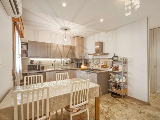 Appartamento in vendita di 110 m² in Via Spallanzani Lazzaro, 26