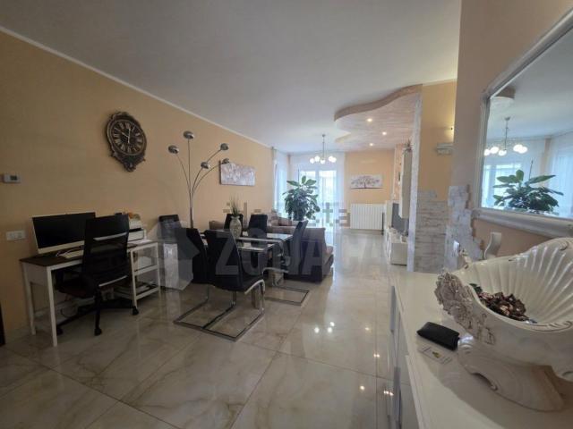 Appartamento in vendita di 110 m² in Via Papa Giovanni XXIII