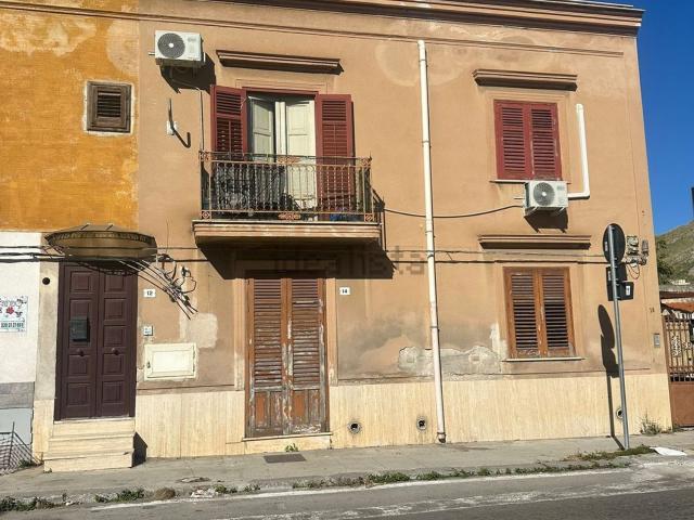 Appartamento in vendita di 110 m² in Via Partanna Mondello, 14