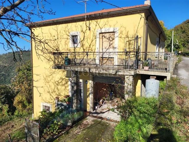 Appartamento in vendita di 110 m² in Via Petilia