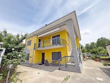 Appartamento in vendita di 110 m² in Via Petrarca