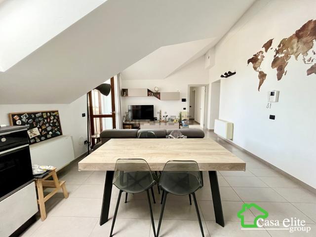 Appartamento in vendita di 110 m² in Via per Carpiano, 2