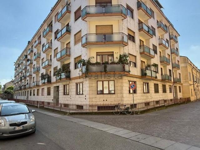 Appartamento in vendita di 110 m² in Via Pier Dionigi Pinelli, 8