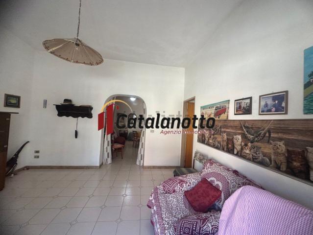 Appartamento in vendita di 110 m² in Via Pier Santi Mattarella