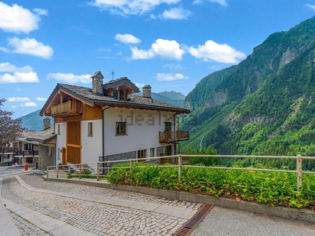 Appartamento in vendita di 110 m² in Via Regionale, 84