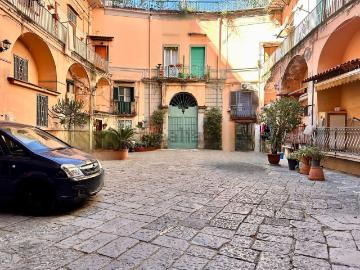 Appartamento in vendita di 110 m² in Via Università, 42