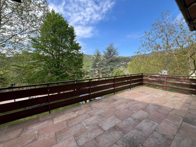 Appartamento in vendita di 110 m² in Via Valfiorita, 368