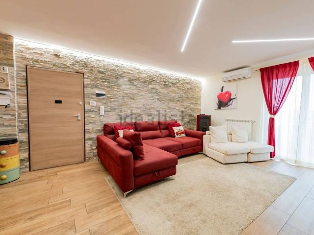 Appartamento in vendita di 110 m² in Via Valleparo, 3
