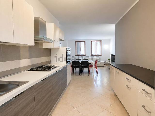 Appartamento in vendita di 110 m² in Via Vallesina