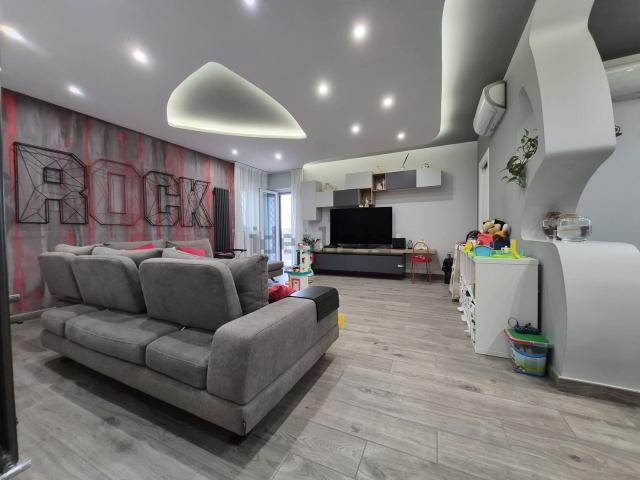 Appartamento in vendita di 110 m² in Via Viticella
