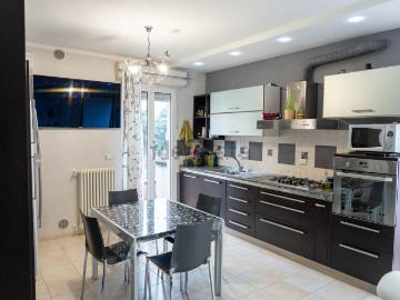 Appartamento in vendita di 110 m² in Via Viola, 44