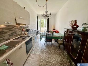 Appartamento in vendita di 110 m² in Viale Tica