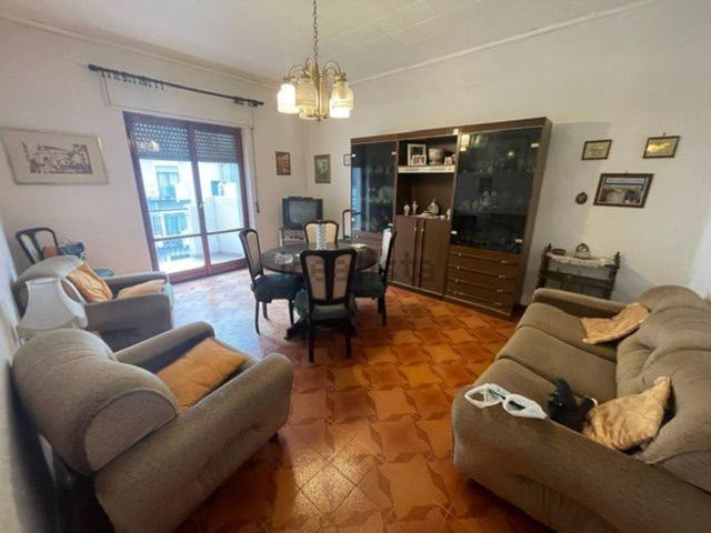 Appartamento in vendita di 110 m² in Viale Vincenzo de Filippis, 142