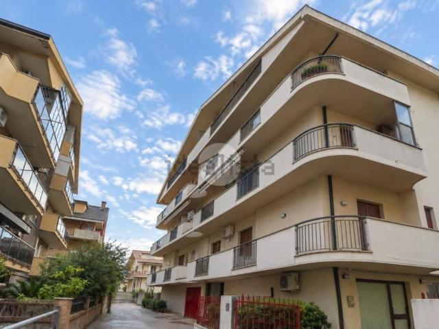 Appartamento in vendita di 110 m² in Viale Alcione, 243