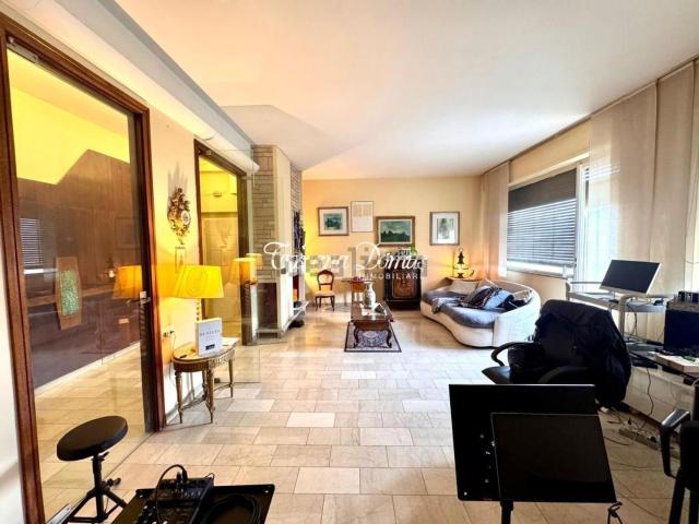 Appartamento in vendita di 110 m² in Viale Camillo Benso di Cavour