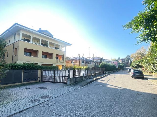 Appartamento in vendita di 110 m² in Viale Giovanni Pascoli, 1