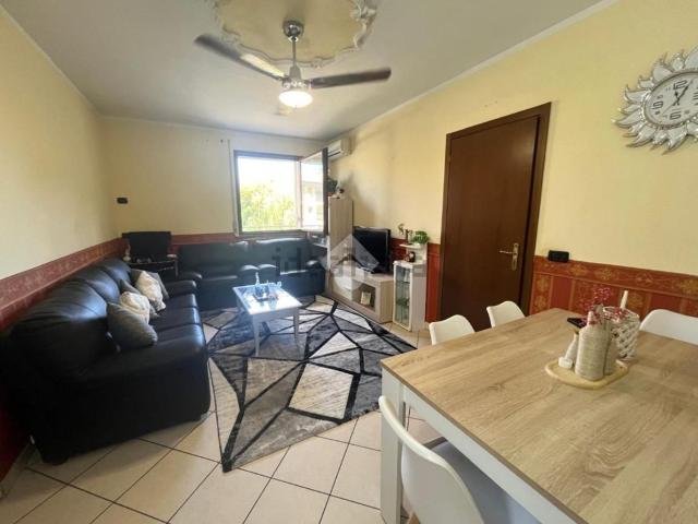 Appartamento in vendita di 110 m² in Viale Marche, 11