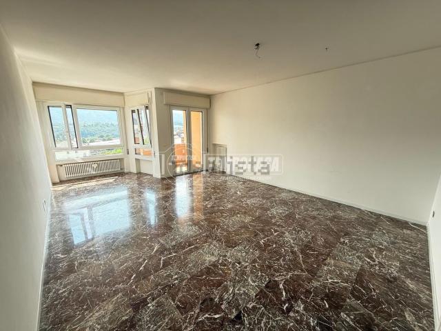 Appartamento in vendita di 110 m² in Viale Medaglie D&apos Oro, 49