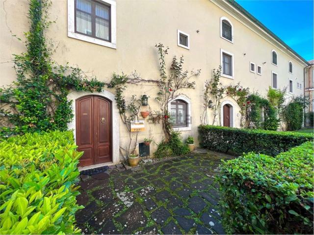 Appartamento in vendita di 110 m² in Borgo Castellone, 10