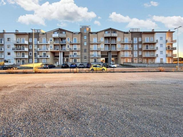 Appartamento in vendita di 110 m² in Contrada Peschiera, 18