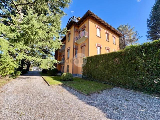 Appartamento in vendita di 110 m² in Corso Laghi, 81