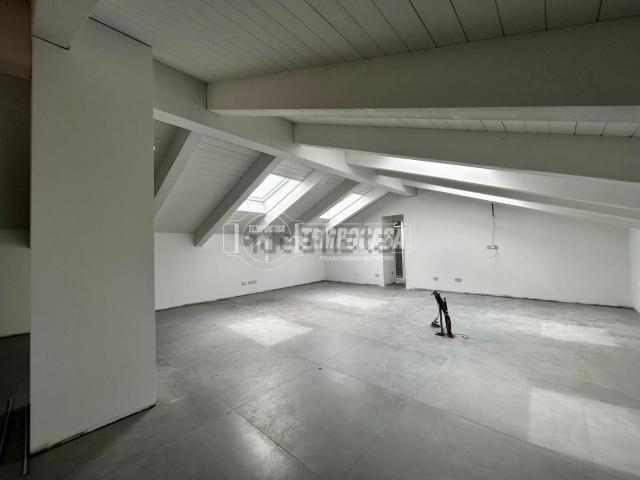 Appartamento in vendita di 110 m² in Corso Laghi