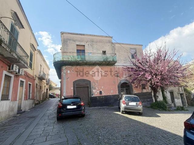 Appartamento in vendita di 110 m² in Largo Squarcessa, 1