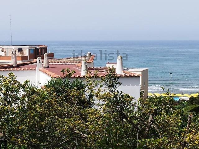 Appartamento in vendita di 110 m² in Lungomare Enea